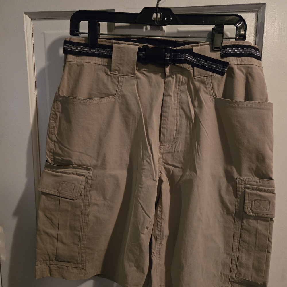 Eddie Bauer Men's Khaki Cargo Shorts with Belt